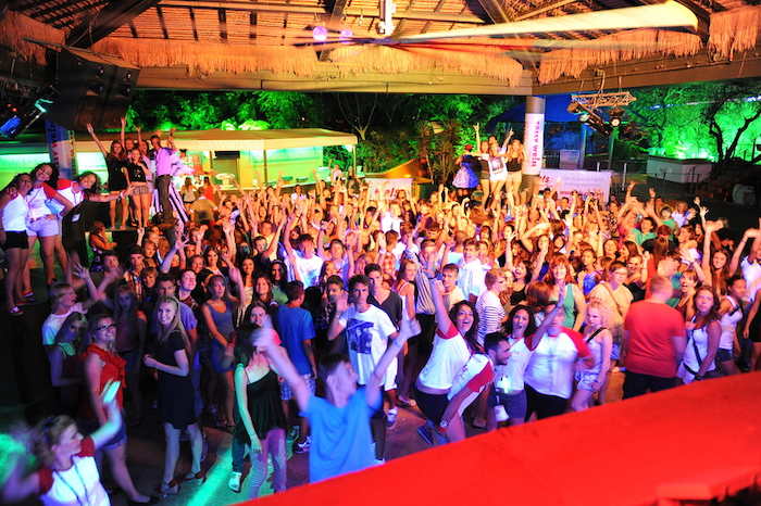 Discoteca del campamento en los cursos ingles verano malta