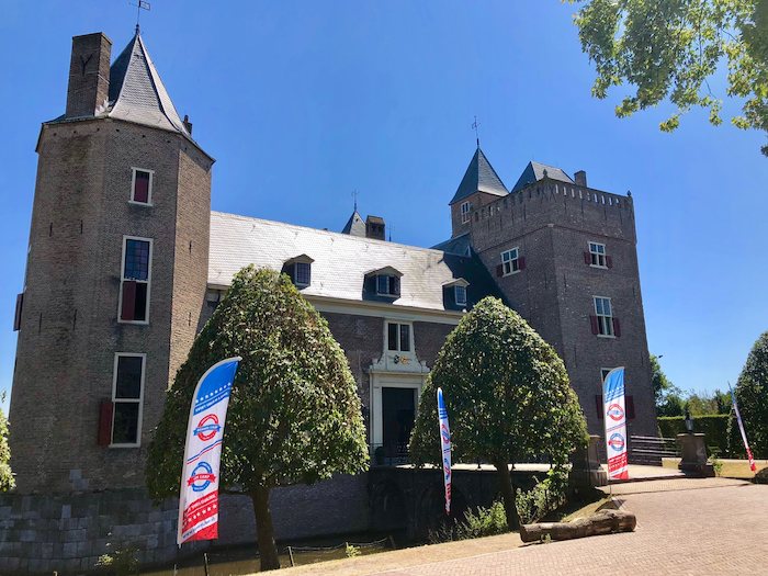 castillo para hospedar a los jovenes en el campamento de verano en holanda