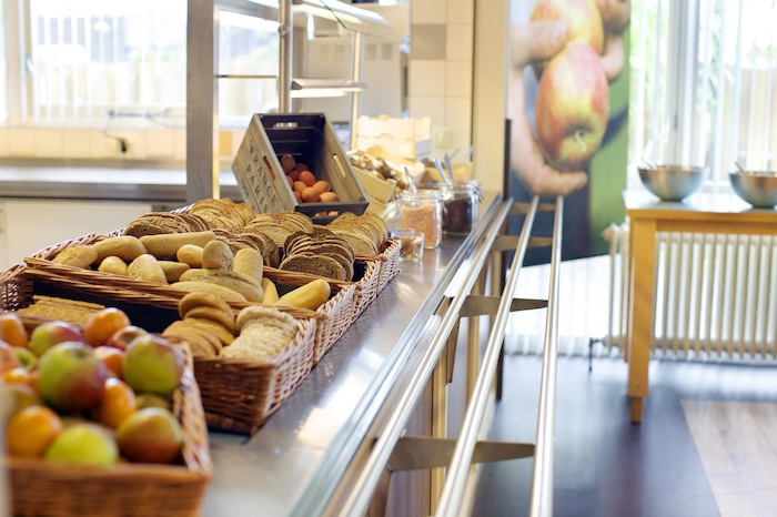 buffet para los jovenes participantes en el campamento de verano en holanda
