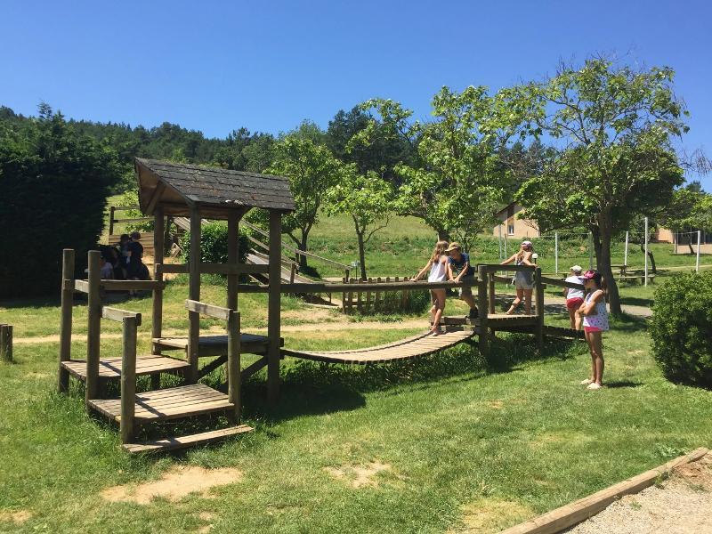 zona de juegos multiaventura para los jovenes del campamento de verano en francia