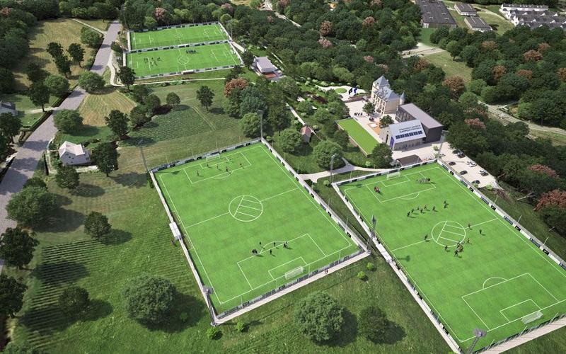 campos de futbol preparados para los jovenes participantes del campamento de verano en francia