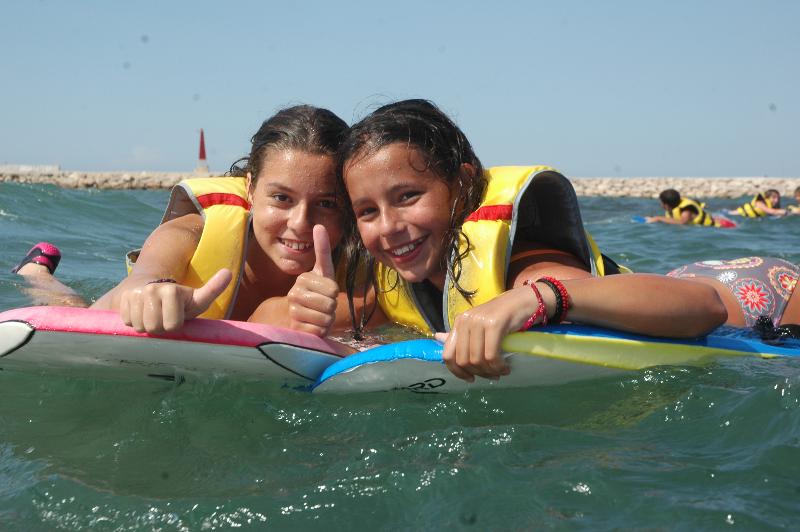 Las vacaciones con niños son más divertidas encima de la tabla