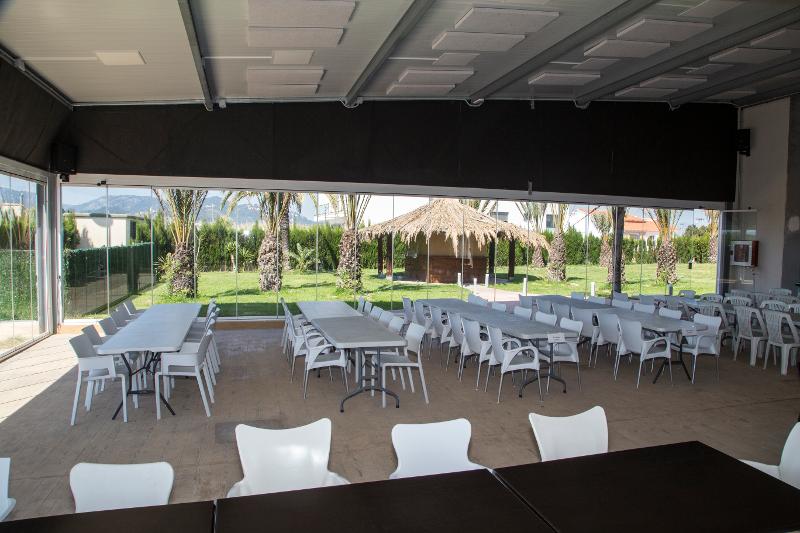 comedor exterior de las vacaciones con niños