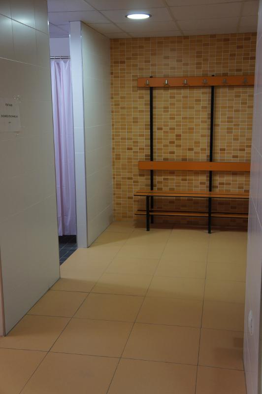 Vestuarios y duchas en colonia náutica en Valencia
