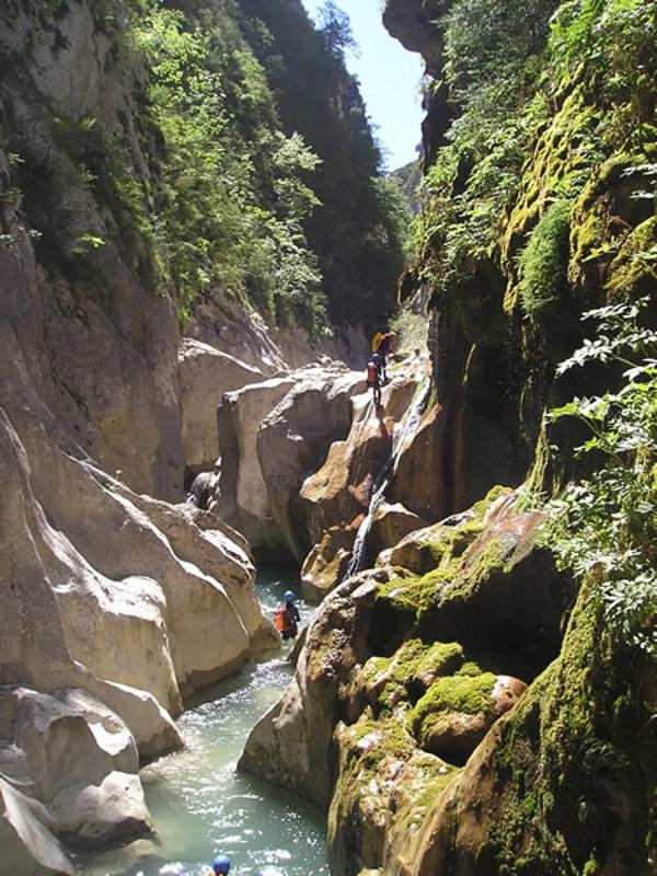 zona de rafting en el campamento de verano en francia