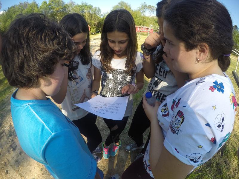 Juegos de orientación en el campamento albacete