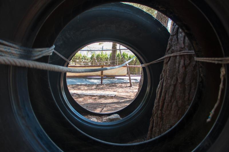 Parque de juegos de rueda para las actividades del campamento multiaventura en tarragona