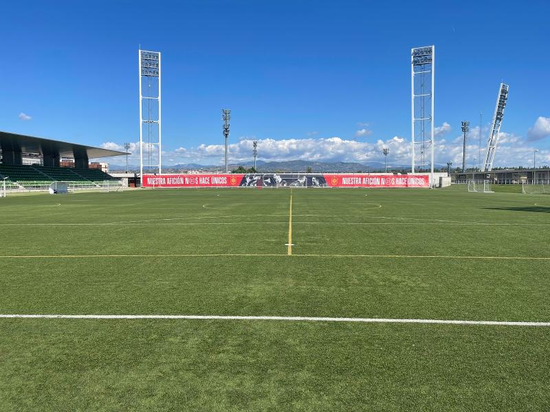 Campo de fútbol profesional de las instalaciones de élite del campamento fútbol Madrid