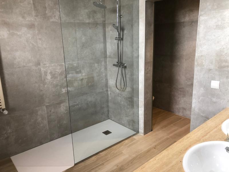Baño del campamento fútbol Madrid profesional en Madrid