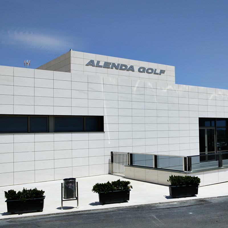 Instalaciones desde fuera en el summercamp en alicante 