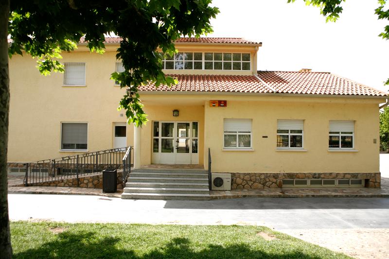 Zona exterior de la casa donde se instalan los jóvenes del campamento de verano en Madrid