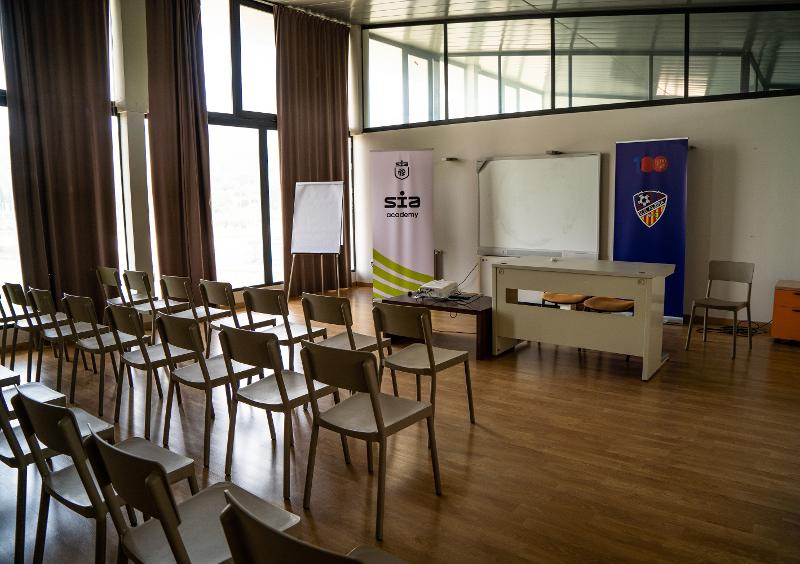 Aula de la academia de alto rendimiento de un campamento de verano en valencia