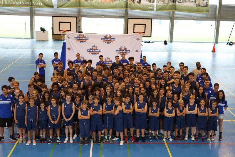 Foto del campamento baloncesto en Lugo al completo