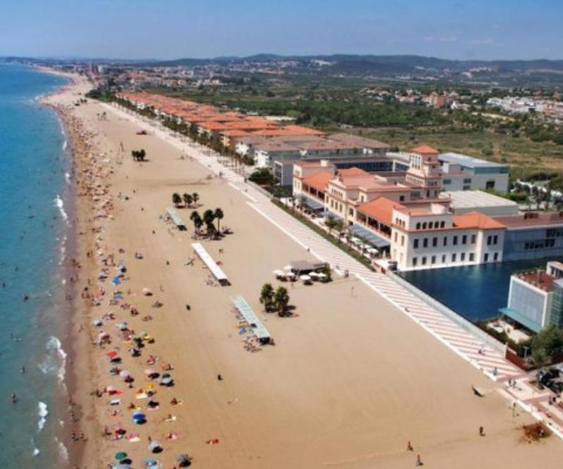 Playa cerca de un english summer camp Barcelona