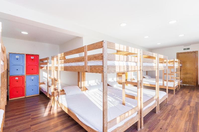 Habitación con literas del alojamiento de la colonia náutica