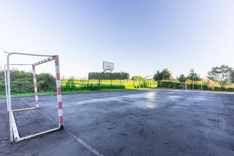 Pista deportiva de la colonia náutica