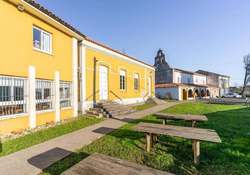 Exterior del alojamiento de la colonia náutica