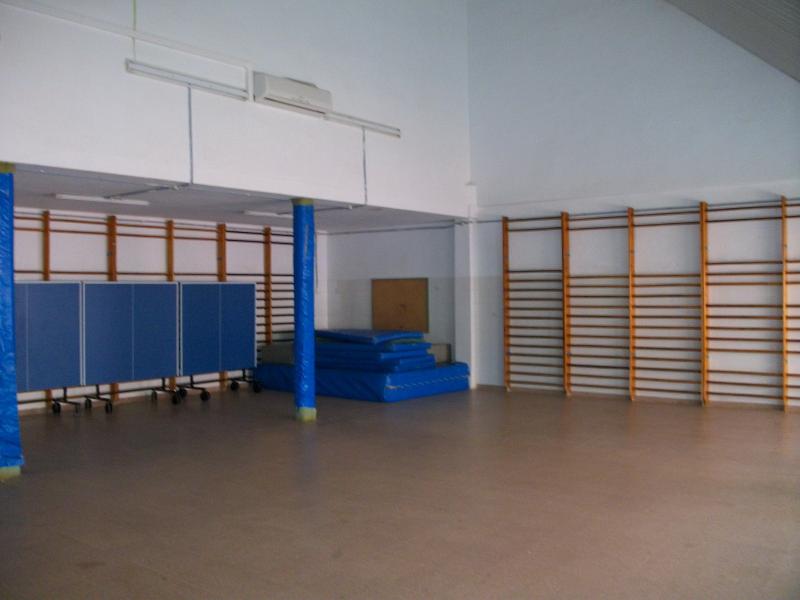 Polideportivo para las actividades deportivas de los jóvenes del campamento en Valencia