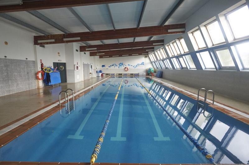 Piscina del campamento de verano en la comunidad de madrid
