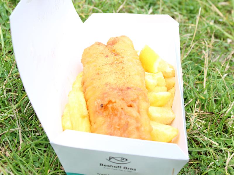 Caja con fish and chips en los cursos de idiomas en dublin 