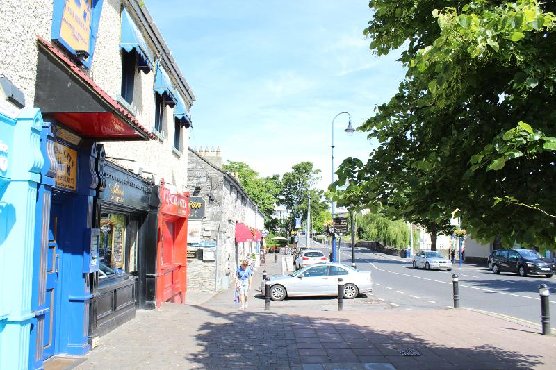 Calle comercial de Maynooth en el curso ingles en irlanda