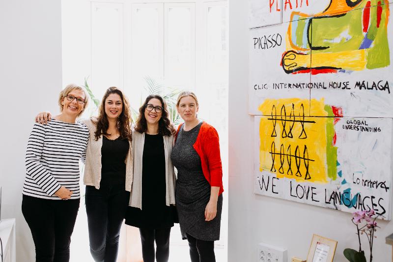 Foto grupal de las profesoras en el curso de español españa