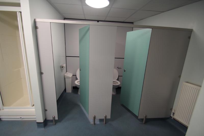 Baños del alojamiento en el curso ingles inglaterra verano