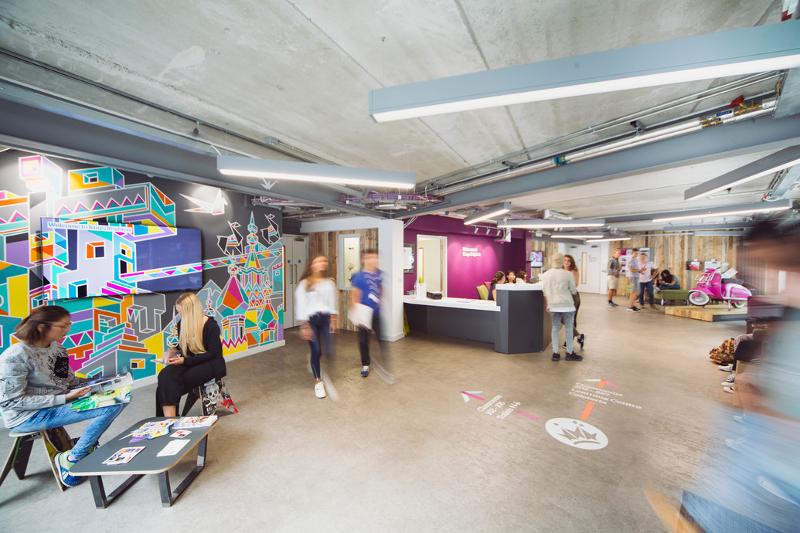 Hall de entrada en el curso ingles inglaterra verano