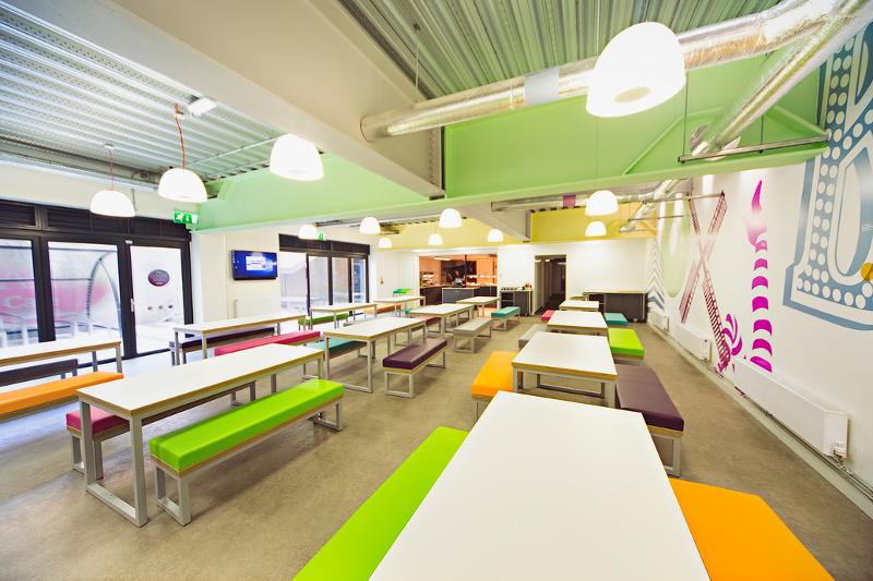Comedor vacío en el curso verano inglaterra