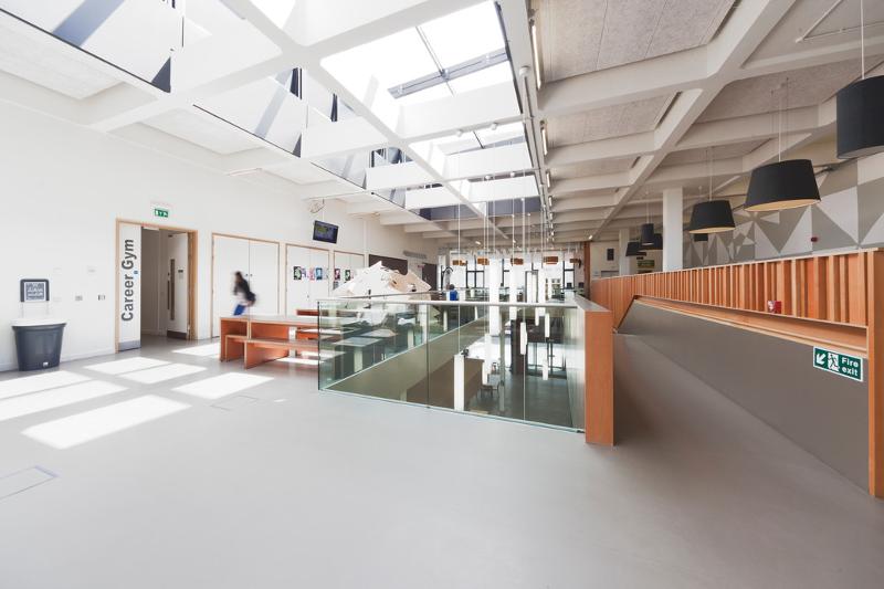 Interior de los pasillos de la academia en el curso verano inglaterra