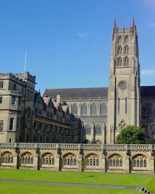 Exteriores de la escuela en Bath en el curso ingles en extranjero