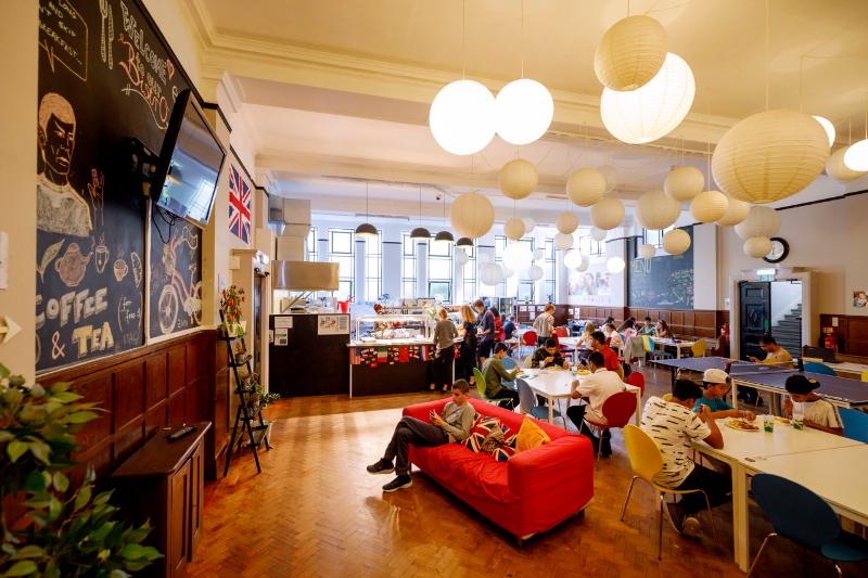 Foto de la sala de actividades disponible en tu curso ingles en inglaterra