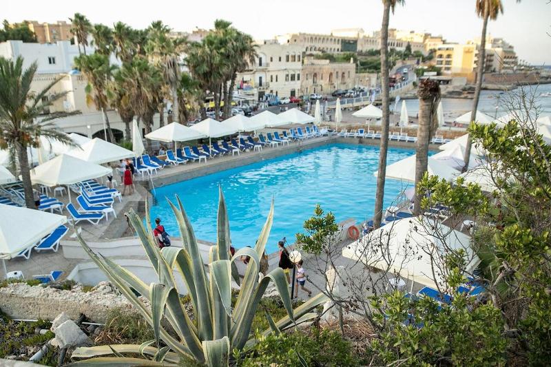 Vista del beach club residence en St. Julians en el curso idiomas Malta