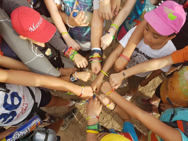 Niños preparados para jugar en un campamento niños Madrid