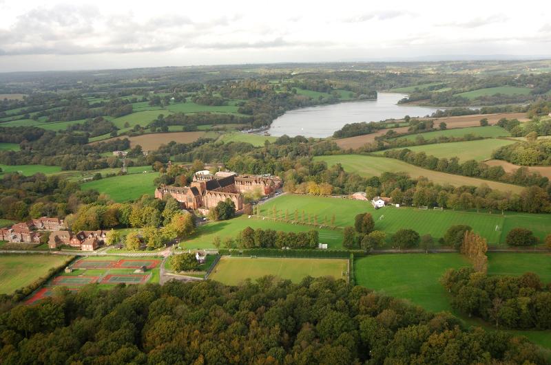 Vista de pájaro del colegio Ardingly en el curso de ingles en inglaterra