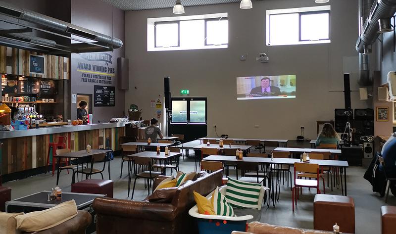 Cafetería en la escuela en Bath en el curso de idiomas en inglaterra 