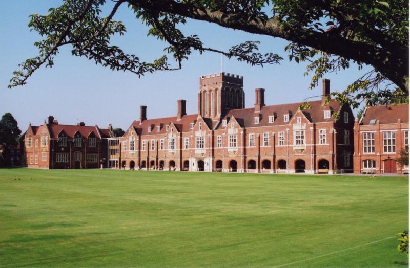 Edificio del colegio en Eastbourne en el curso de idiomas en inglaterra 