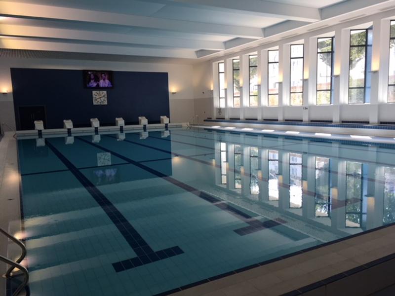 Piscina en Eastbourne en el curso verano inglaterra