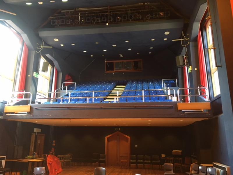 Gradas en la sal de teatro en el curso ingles inglaterra verano