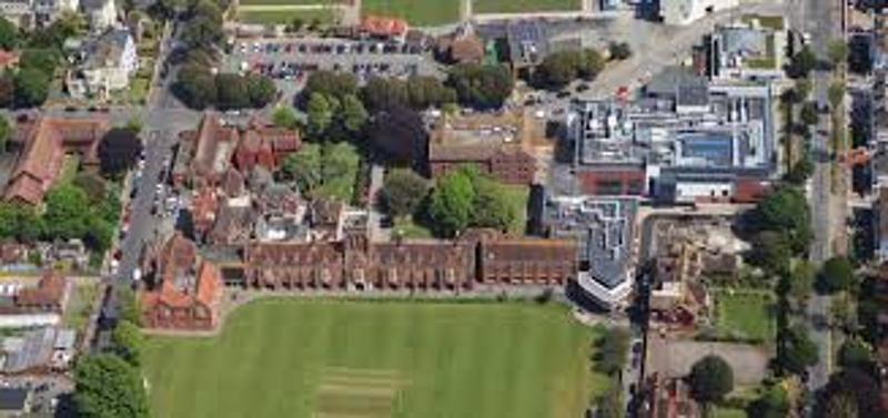 Vista de pájaro de Eastbourne en el curso ingles inglaterra verano