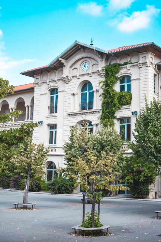 Vista exterior del alojamiento en Cannes en el curso de idiomas en francia