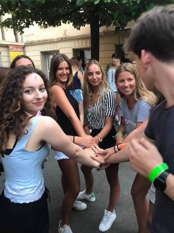Foto de grupo en curso de idiomas en Francia