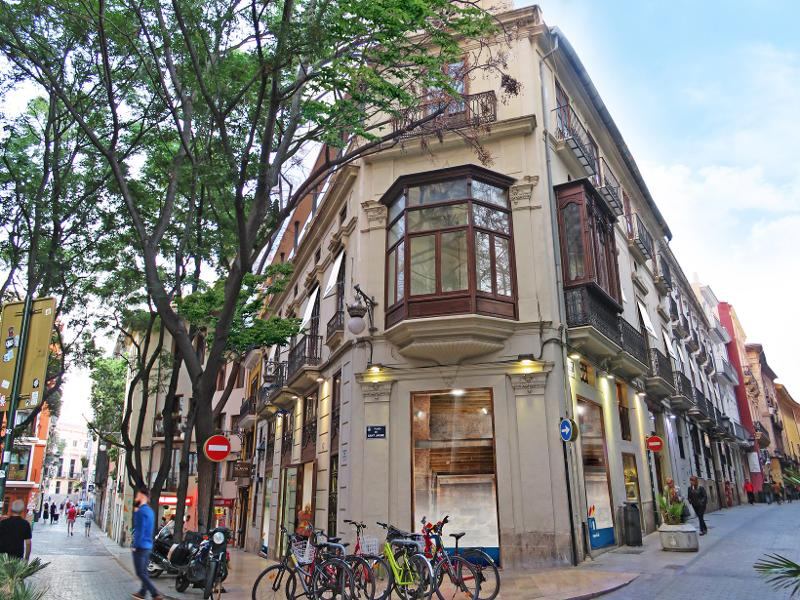 Exterior de la escuela en el curso de español en españa