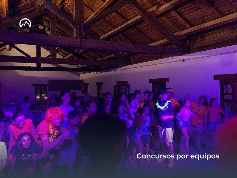 Concurso por equipos en el campamento de verano