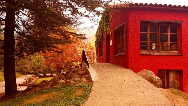 la foto de una finca de un summer camp in barcelona
