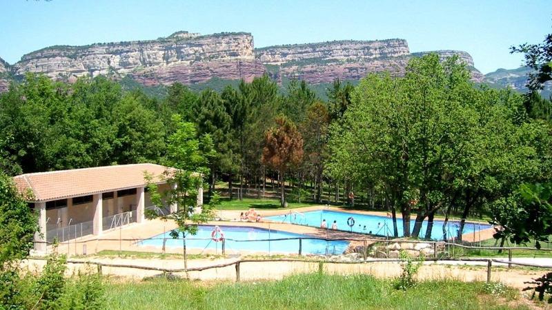 piscinas privadas de un summer camp in barcelona