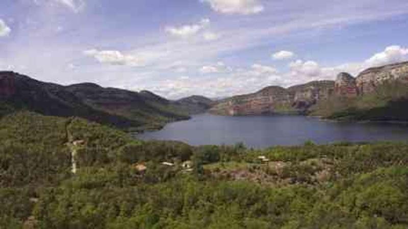 Vistas de un lago en un summer camp españa 
