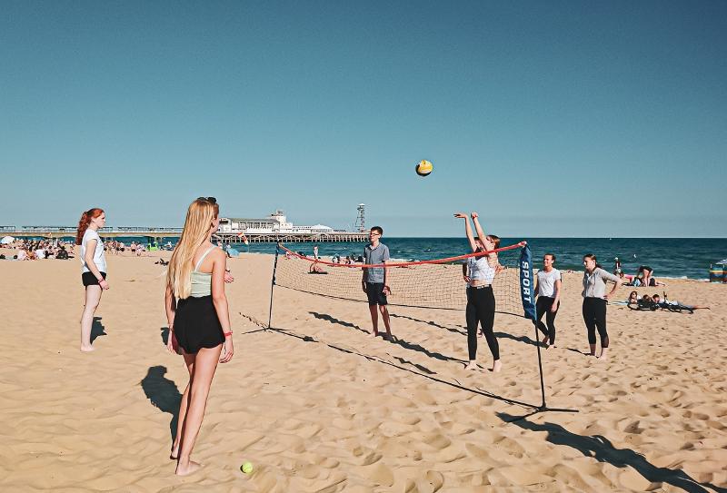 campamento de verano en Inglaterra precios voleyplaya