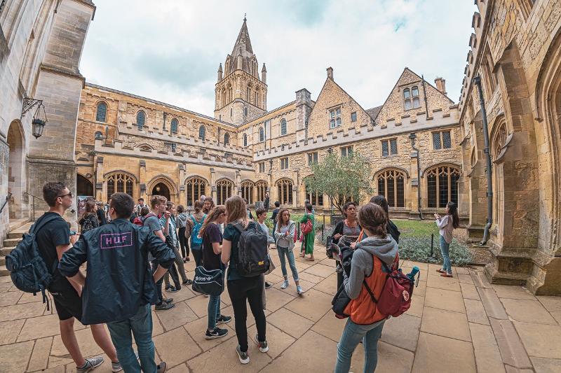 Grupo de visitantes en Oxford durante un curso de ingles en el extranjero barato