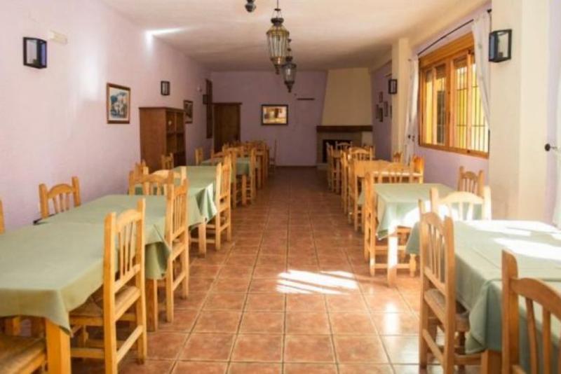 el interior de un comedor en un  campamento de verano jaen